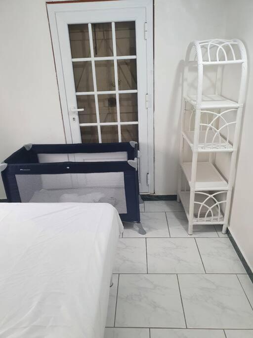 Le Sable Bleu - Evasion Tropicale A Sainte-Anne - Plage 5Min - Piscine - Parking - Logement Climatise - Vue Sur Les Palmiers - Parfait Pour Sejours En Famille Ou Entre Amis 外观 照片