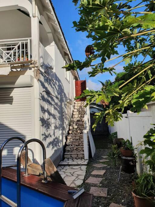Le Sable Bleu - Evasion Tropicale A Sainte-Anne - Plage 5Min - Piscine - Parking - Logement Climatise - Vue Sur Les Palmiers - Parfait Pour Sejours En Famille Ou Entre Amis 外观 照片