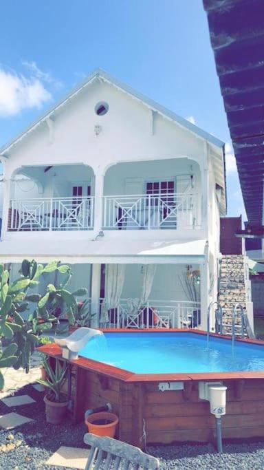 Le Sable Bleu - Evasion Tropicale A Sainte-Anne - Plage 5Min - Piscine - Parking - Logement Climatise - Vue Sur Les Palmiers - Parfait Pour Sejours En Famille Ou Entre Amis 外观 照片