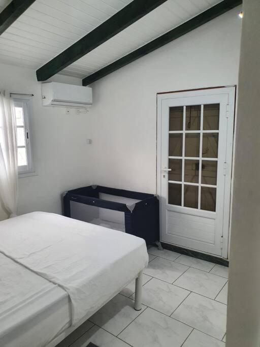 Le Sable Bleu - Evasion Tropicale A Sainte-Anne - Plage 5Min - Piscine - Parking - Logement Climatise - Vue Sur Les Palmiers - Parfait Pour Sejours En Famille Ou Entre Amis 外观 照片