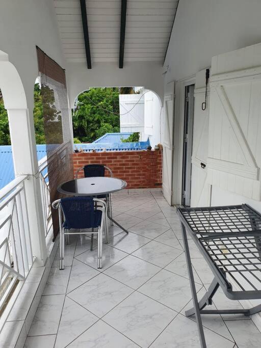 Le Sable Bleu - Evasion Tropicale A Sainte-Anne - Plage 5Min - Piscine - Parking - Logement Climatise - Vue Sur Les Palmiers - Parfait Pour Sejours En Famille Ou Entre Amis 外观 照片