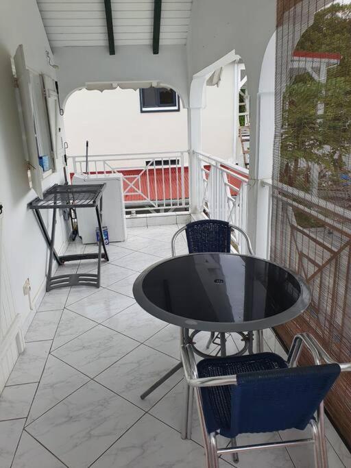 Le Sable Bleu - Evasion Tropicale A Sainte-Anne - Plage 5Min - Piscine - Parking - Logement Climatise - Vue Sur Les Palmiers - Parfait Pour Sejours En Famille Ou Entre Amis 外观 照片