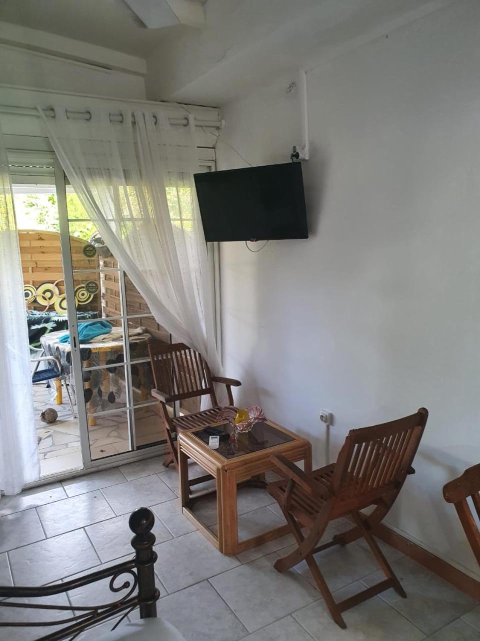 Le Sable Bleu - Evasion Tropicale A Sainte-Anne - Plage 5Min - Piscine - Parking - Logement Climatise - Vue Sur Les Palmiers - Parfait Pour Sejours En Famille Ou Entre Amis 外观 照片