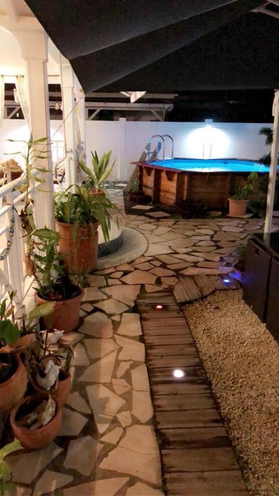Le Sable Bleu - Evasion Tropicale A Sainte-Anne - Plage 5Min - Piscine - Parking - Logement Climatise - Vue Sur Les Palmiers - Parfait Pour Sejours En Famille Ou Entre Amis 外观 照片
