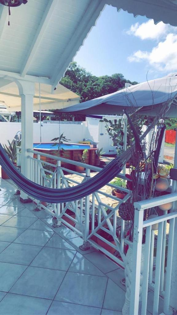 Le Sable Bleu - Evasion Tropicale A Sainte-Anne - Plage 5Min - Piscine - Parking - Logement Climatise - Vue Sur Les Palmiers - Parfait Pour Sejours En Famille Ou Entre Amis 外观 照片