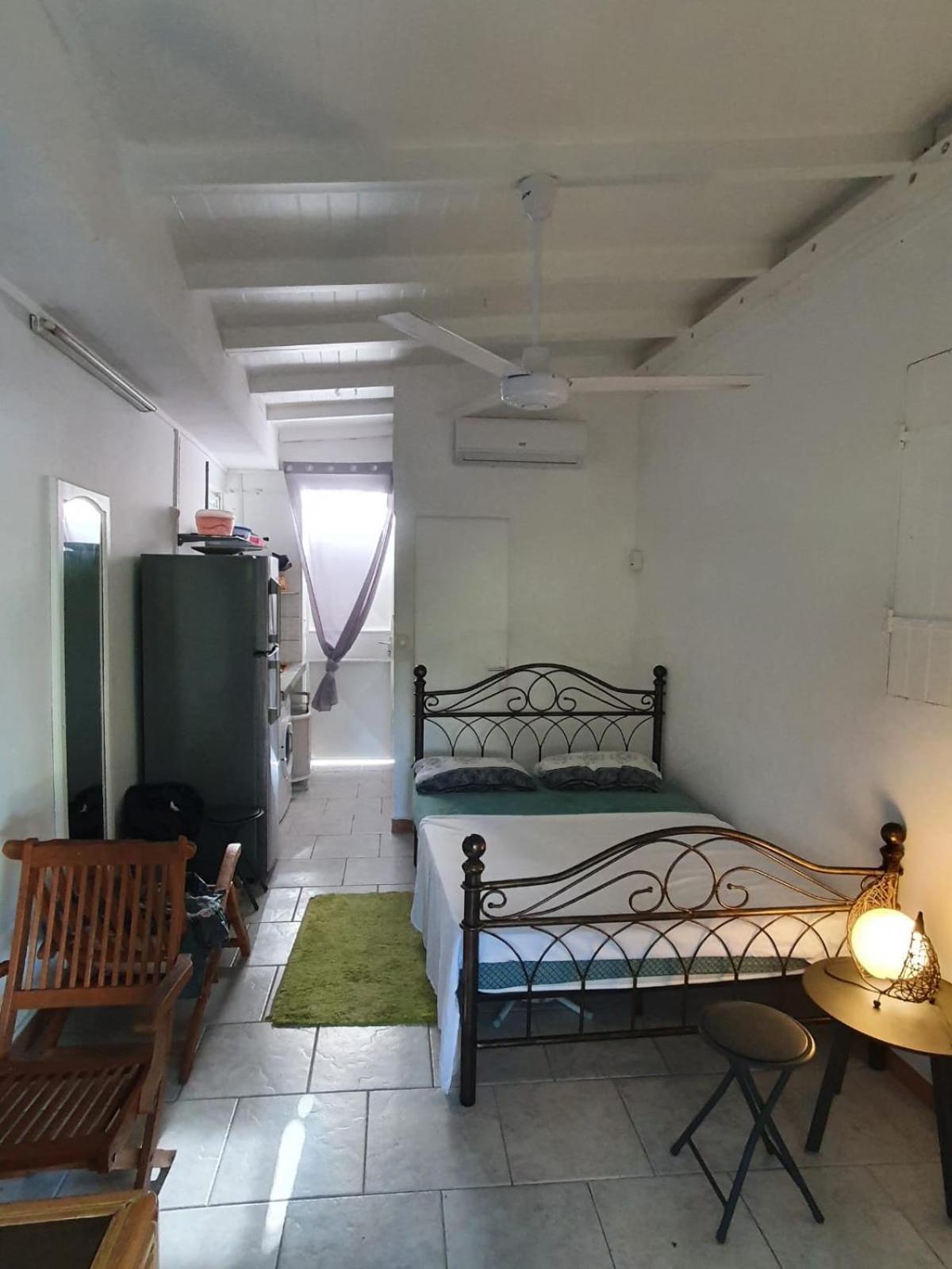 Le Sable Bleu - Evasion Tropicale A Sainte-Anne - Plage 5Min - Piscine - Parking - Logement Climatise - Vue Sur Les Palmiers - Parfait Pour Sejours En Famille Ou Entre Amis 外观 照片