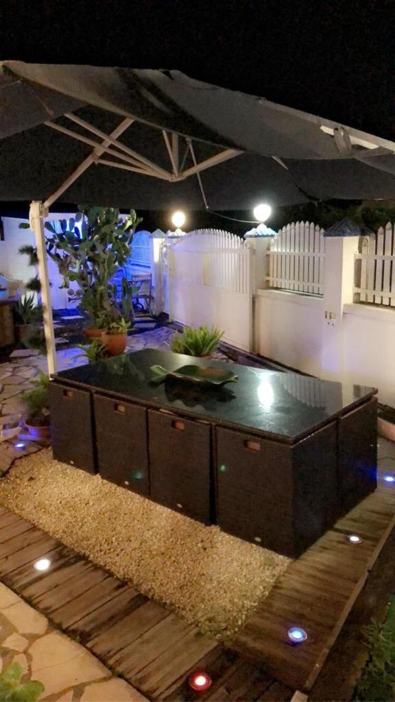 Le Sable Bleu - Evasion Tropicale A Sainte-Anne - Plage 5Min - Piscine - Parking - Logement Climatise - Vue Sur Les Palmiers - Parfait Pour Sejours En Famille Ou Entre Amis 外观 照片